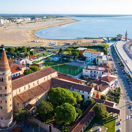 Sea View Flat For 7 Guests In A In Каорле