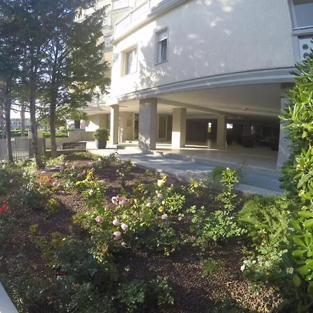 Sea View Flat For 7 Guests In A In Каорле